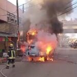 Sujetos incendian camión urbano en Acapulco; no hay lesionados