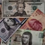 El peso mexicano pierde terreno frente al dólar